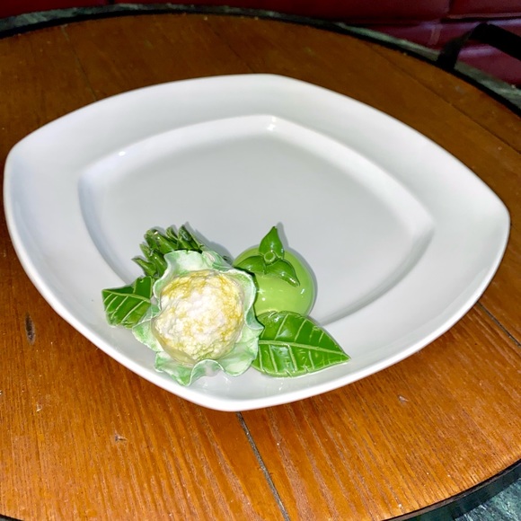 Italian Decorative Plate with inbuilt Green Veggies - Picture 3 of 16